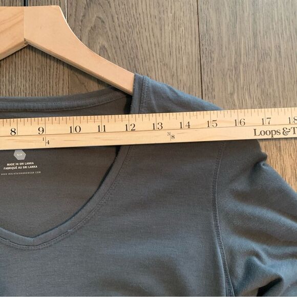 MOUNTAIN HARDWEAR Top Women’s S/P Blue V-Neck Long Sleeve Stretch Base Layer. - Picture 8 of 11